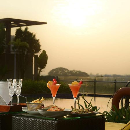 Radisson Blu Hotel Guwahati Dış mekan fotoğraf