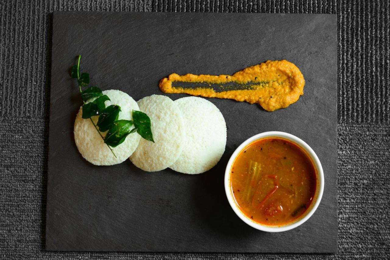 Radisson Blu Hotel Guwahati Dış mekan fotoğraf Idli, sambar and chutney