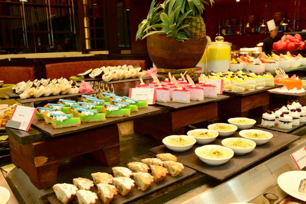 Radisson Blu Hotel Guwahati Dış mekan fotoğraf A dessert buffet
