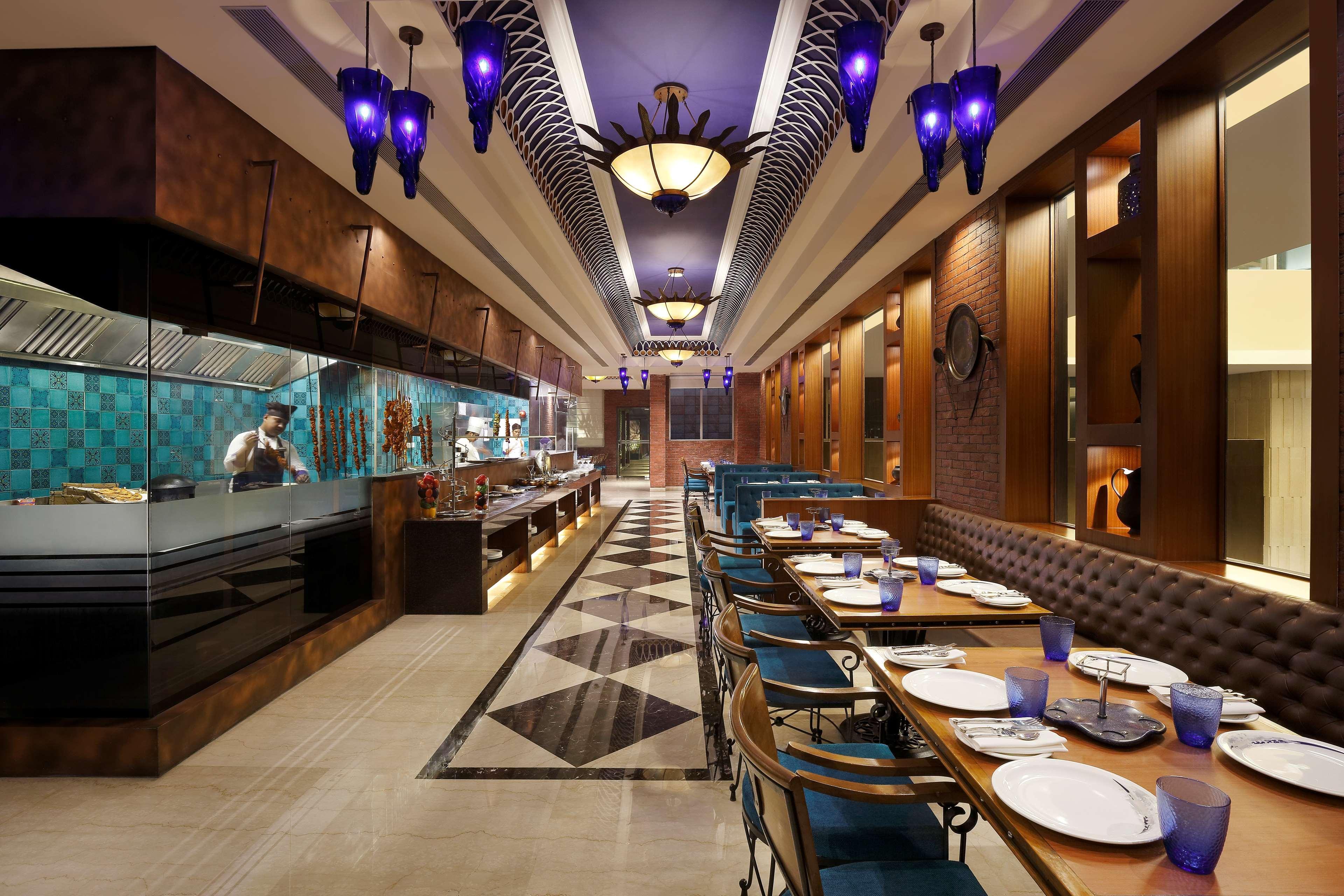 Radisson Blu Hotel Guwahati Dış mekan fotoğraf The restaurant