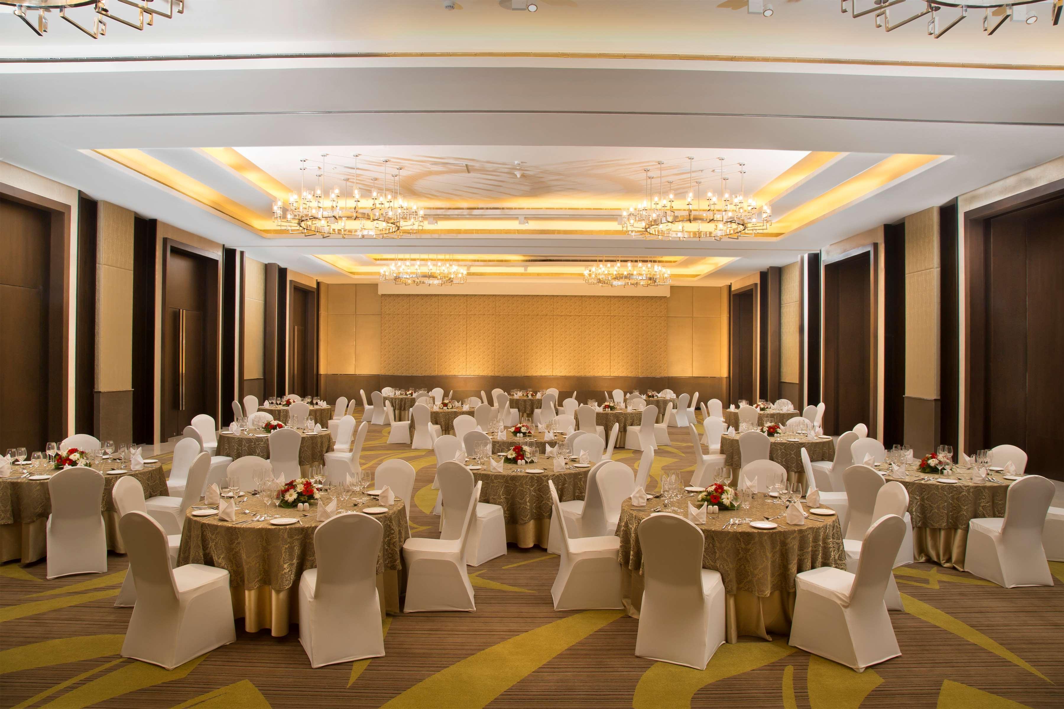 Radisson Blu Hotel Guwahati Dış mekan fotoğraf The Grand Ballroom