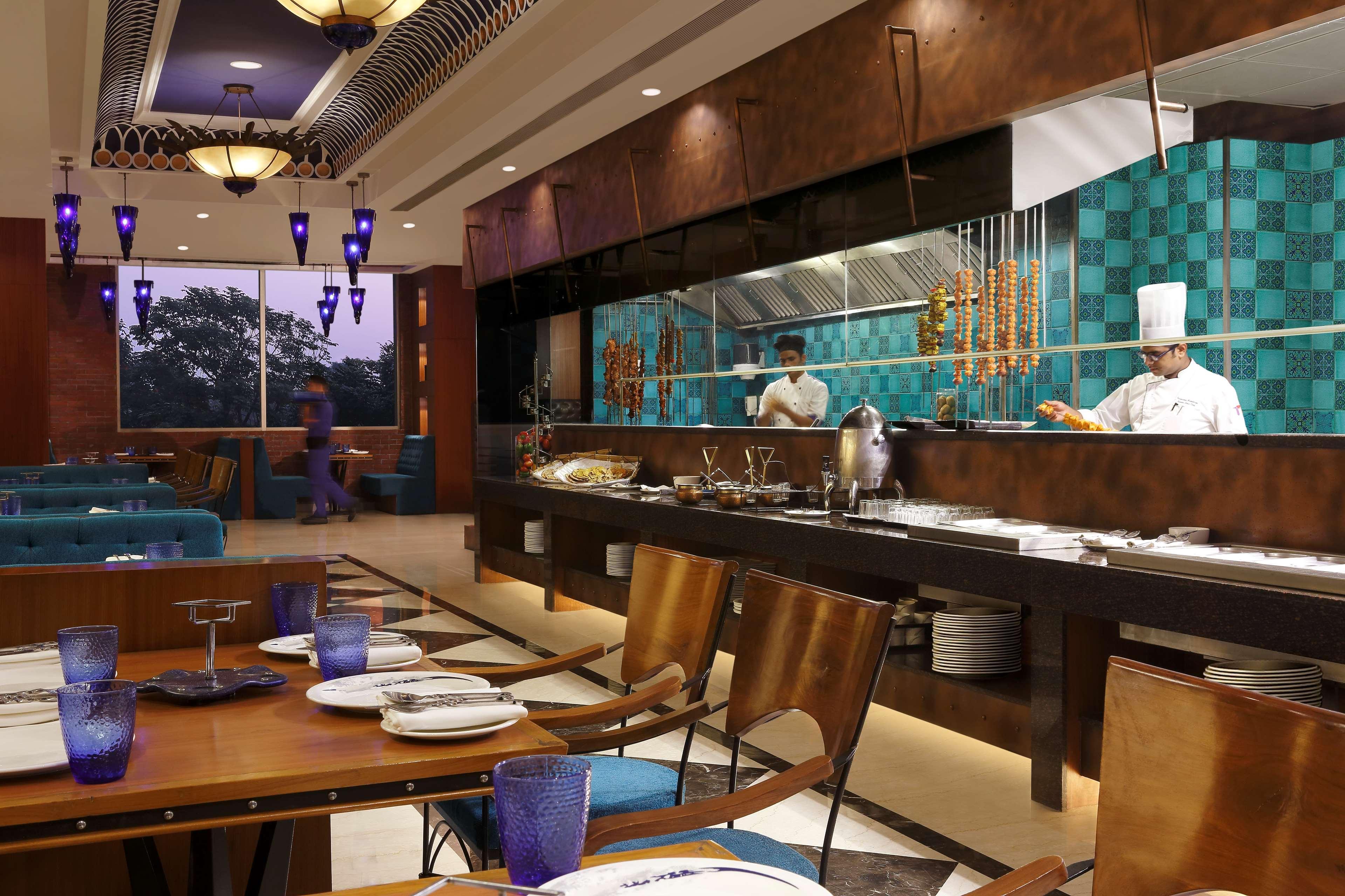 Radisson Blu Hotel Guwahati Dış mekan fotoğraf The Park, New Delhi