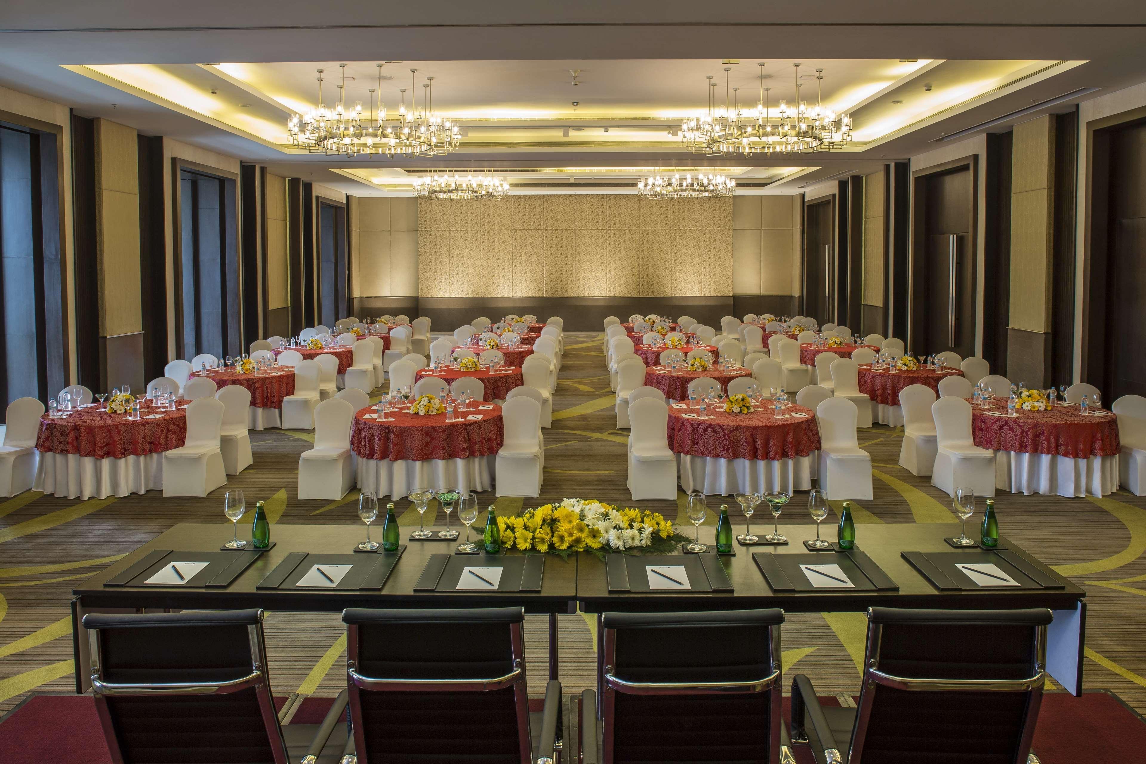 Radisson Blu Hotel Guwahati Dış mekan fotoğraf The Grand Ballroom