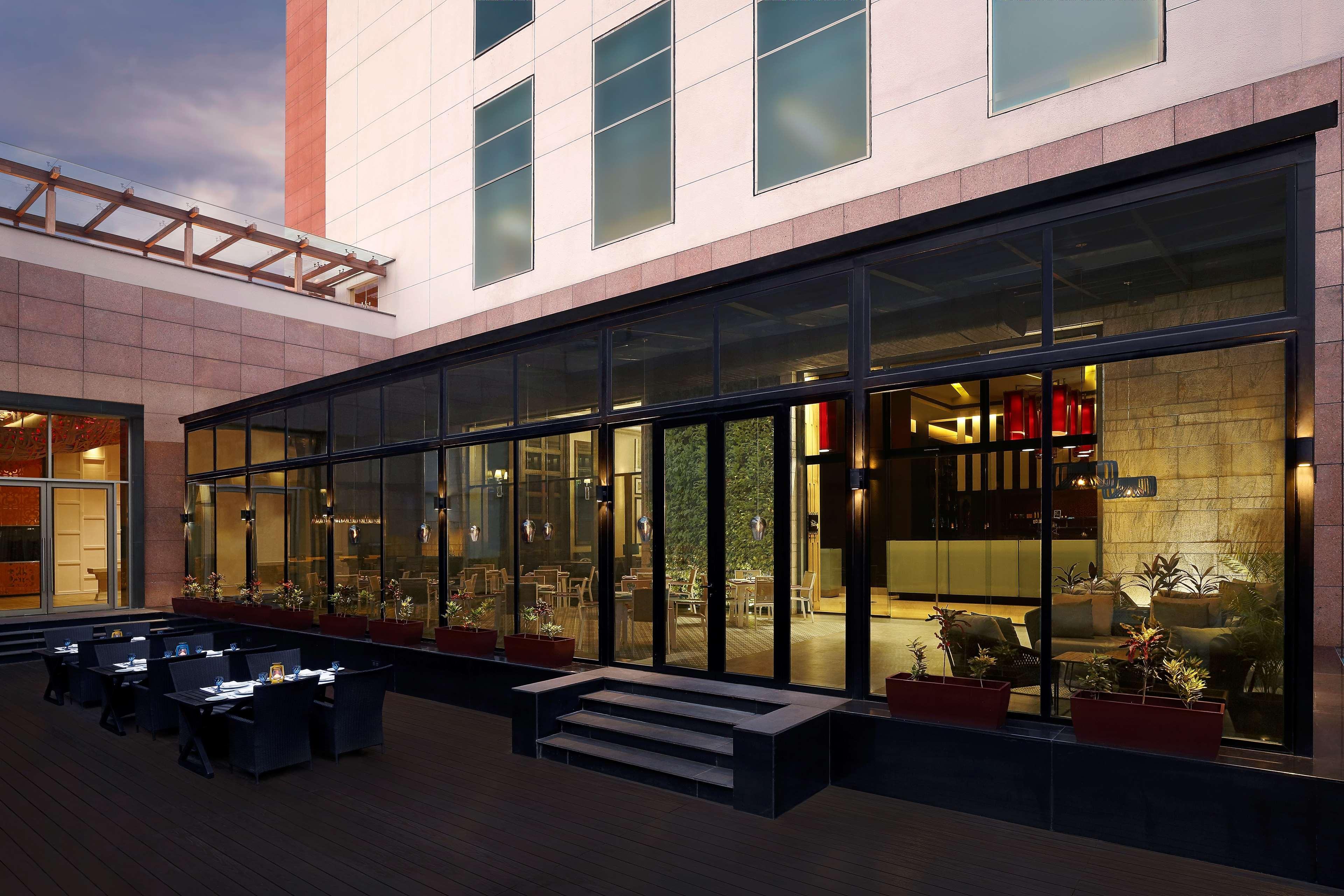 Radisson Blu Hotel Guwahati Dış mekan fotoğraf The Park, New Delhi