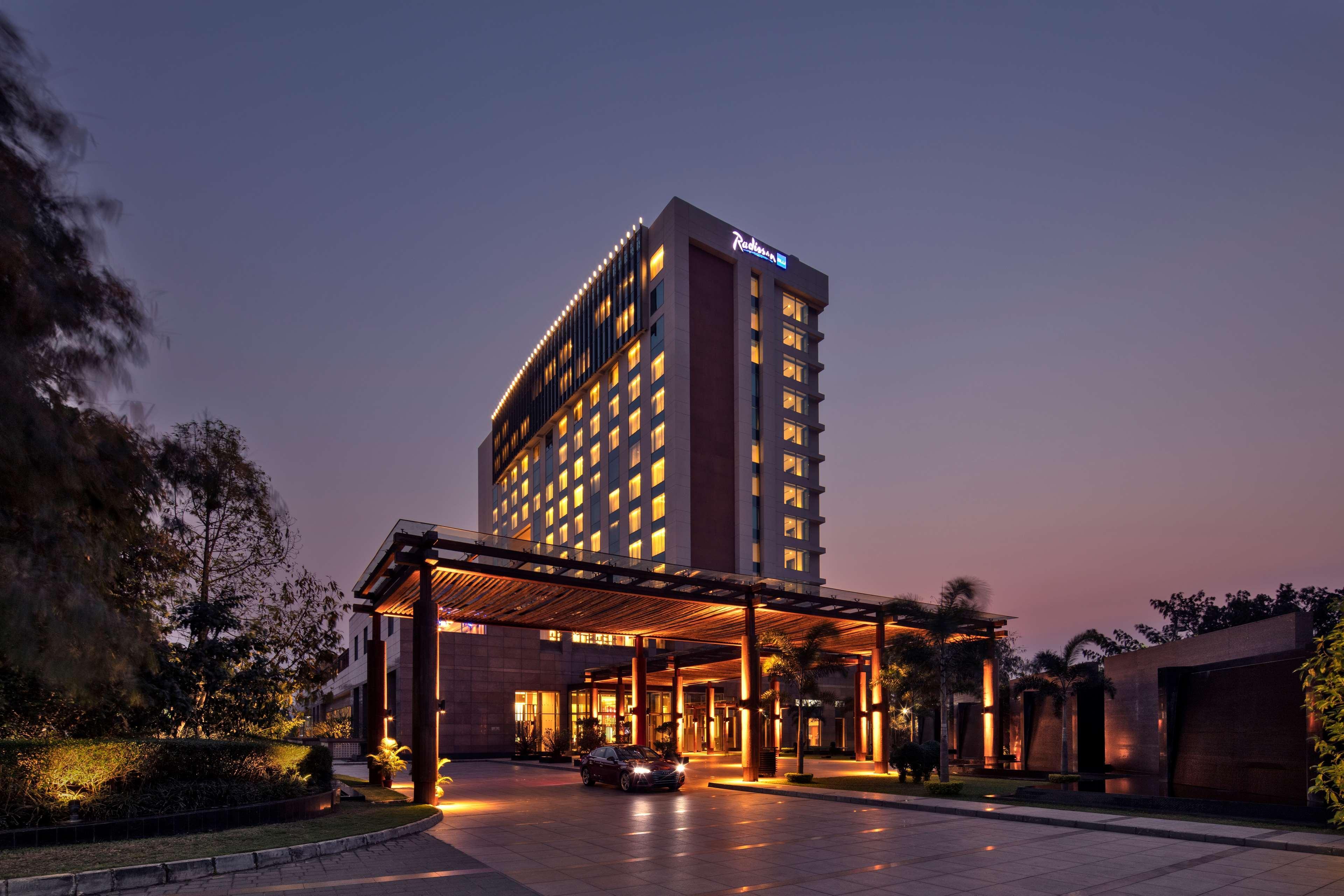 Radisson Blu Hotel Guwahati Dış mekan fotoğraf The Royal