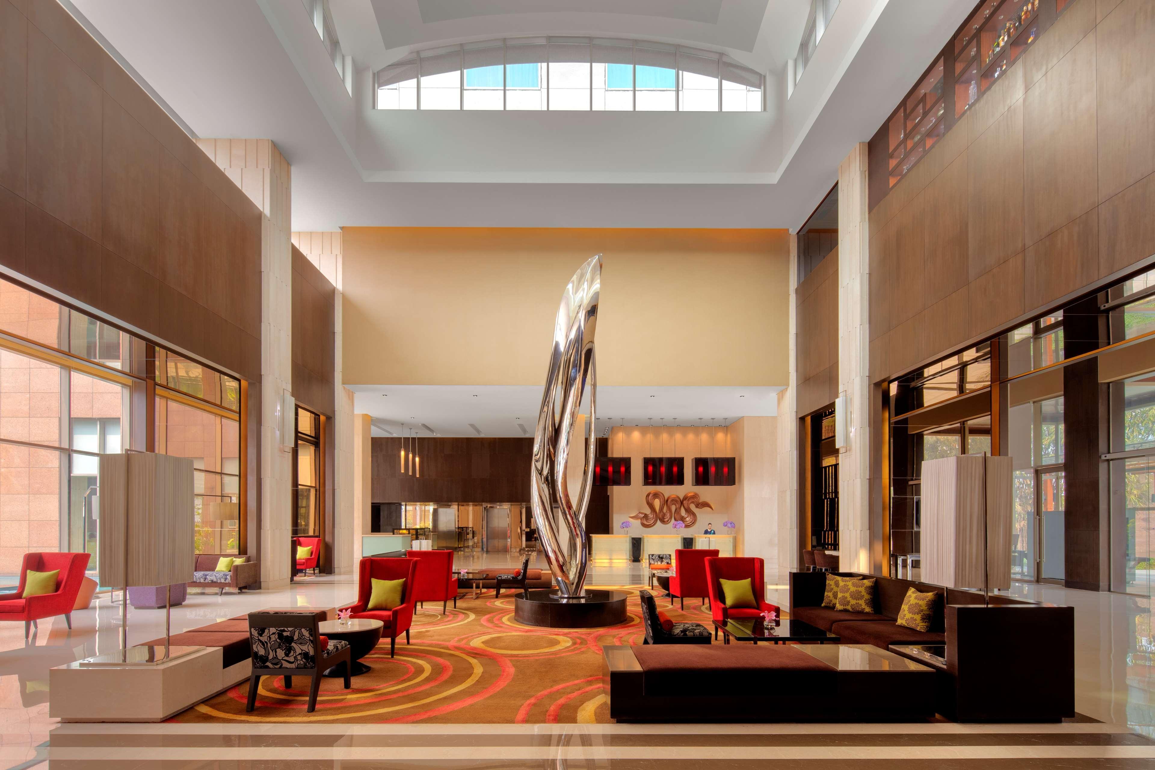 Radisson Blu Hotel Guwahati Dış mekan fotoğraf Lobby