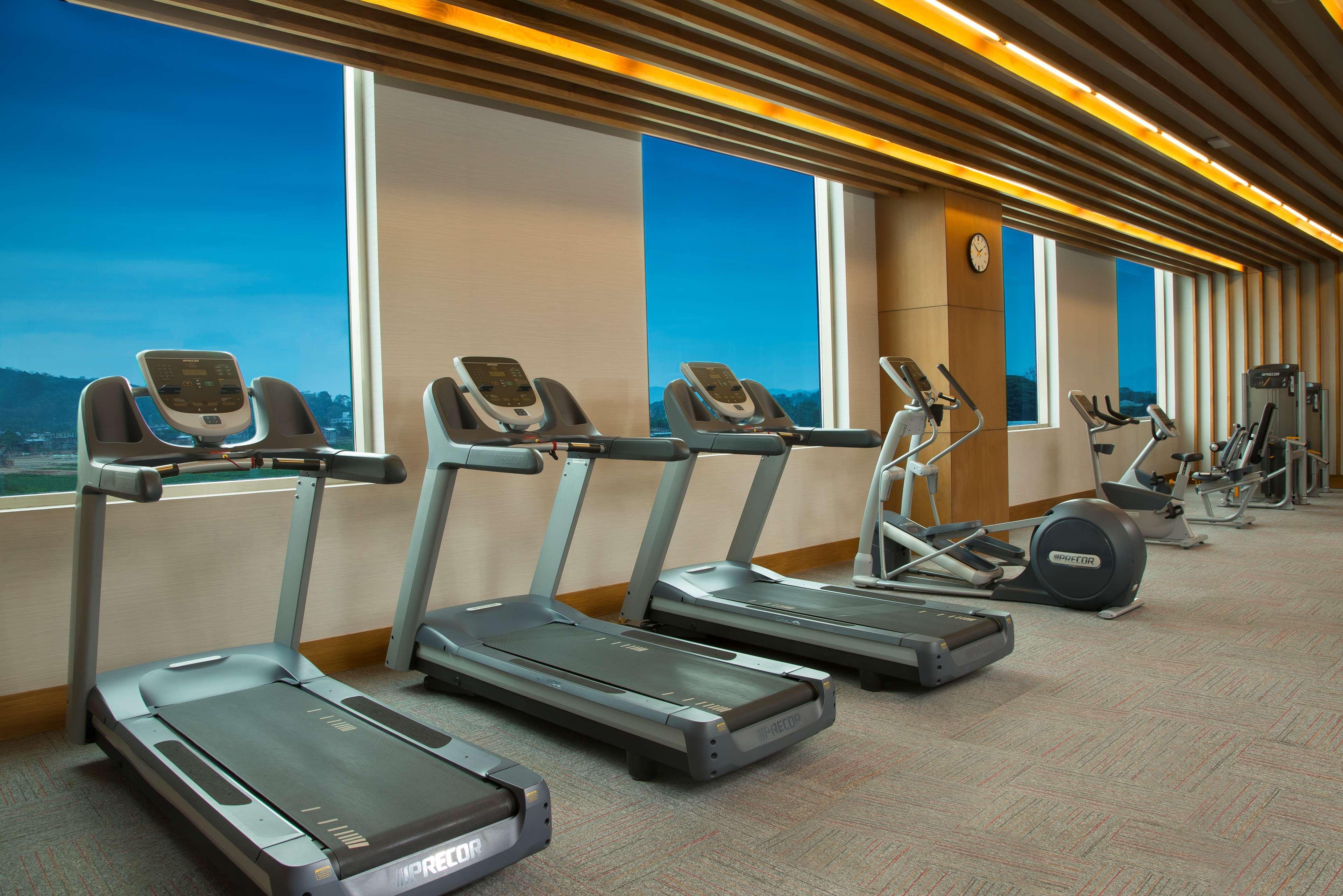 Radisson Blu Hotel Guwahati Dış mekan fotoğraf The gym at the hotel