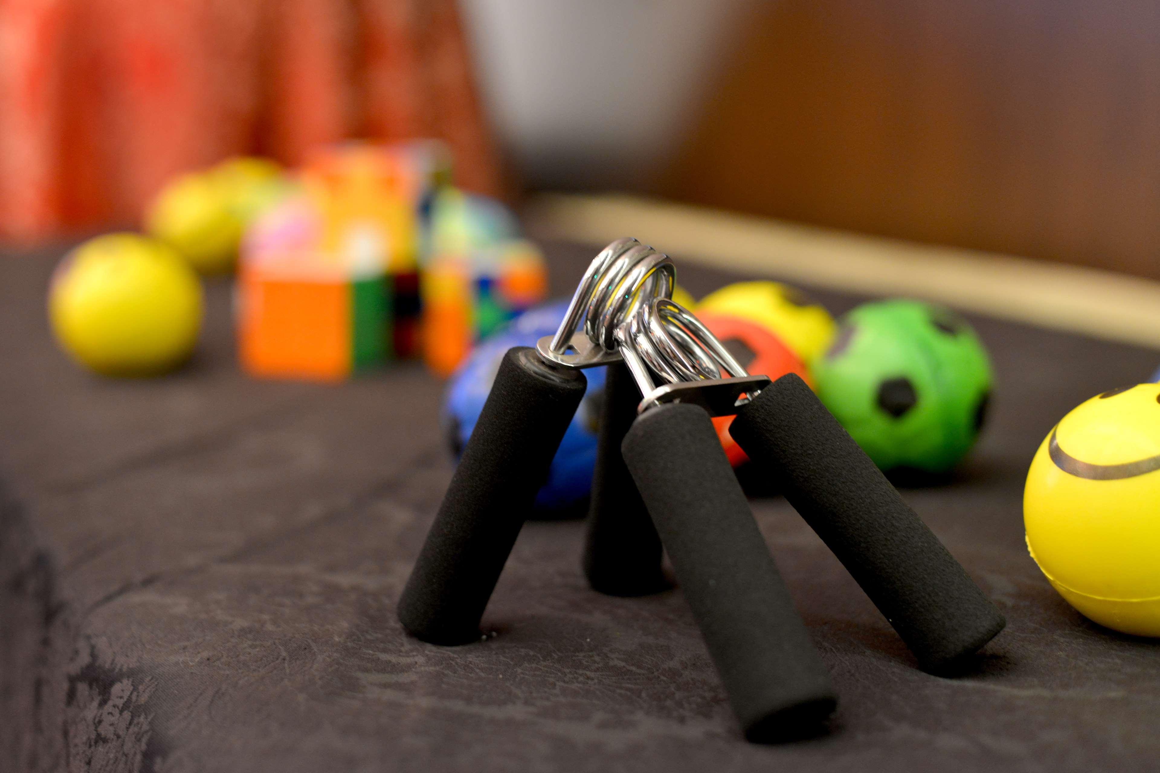 Radisson Blu Hotel Guwahati Dış mekan fotoğraf A pair of hand grips
