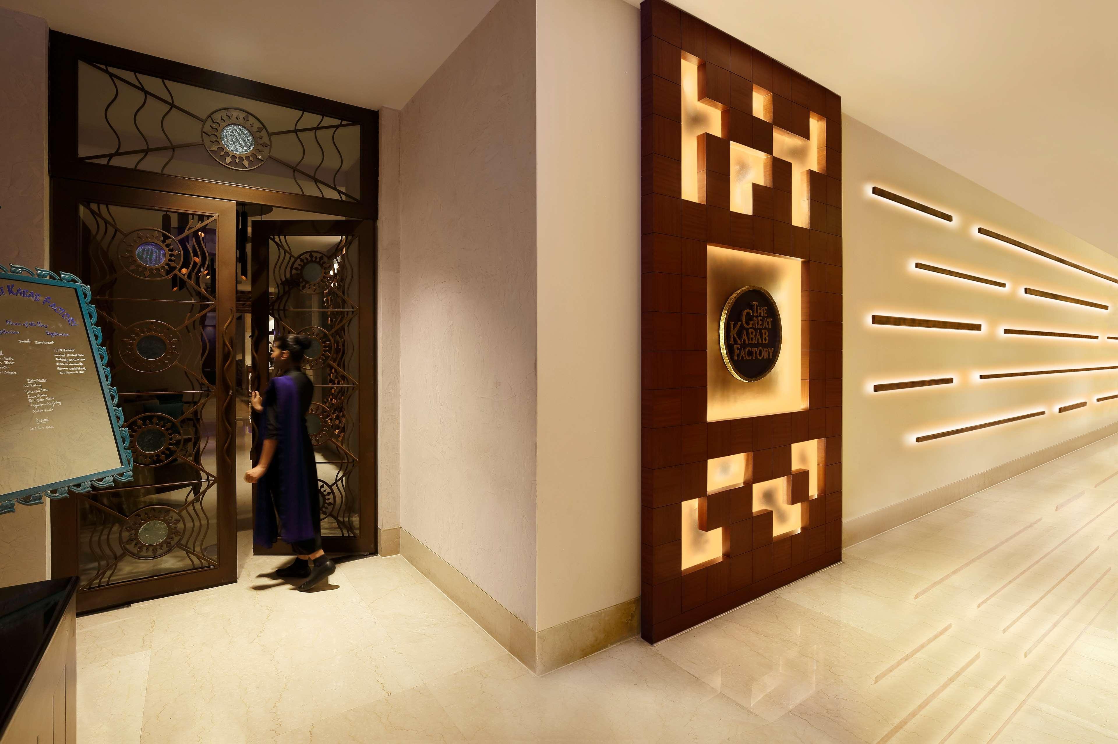 Radisson Blu Hotel Guwahati Dış mekan fotoğraf The Oberoi Mumbai