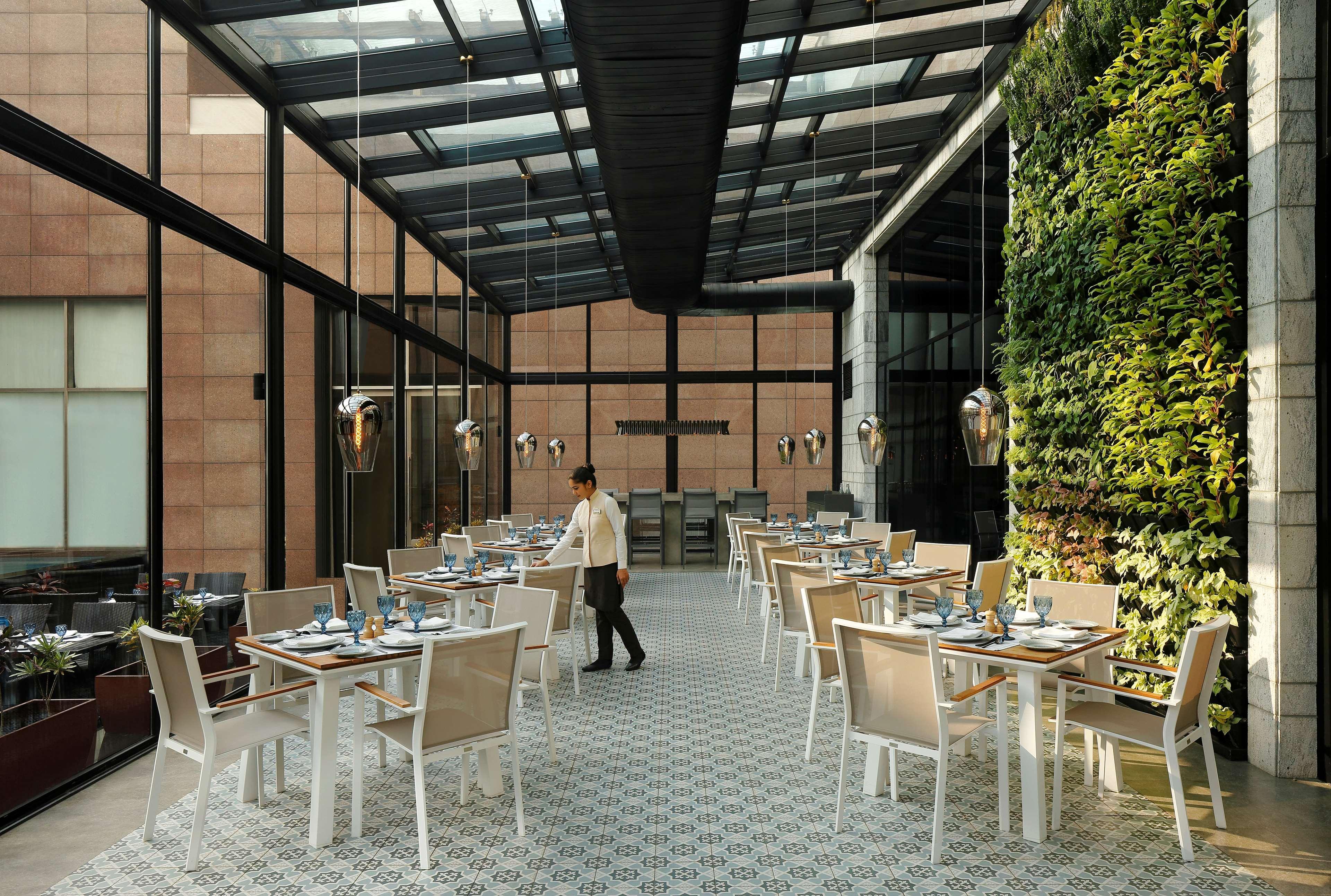 Radisson Blu Hotel Guwahati Dış mekan fotoğraf The Terrace