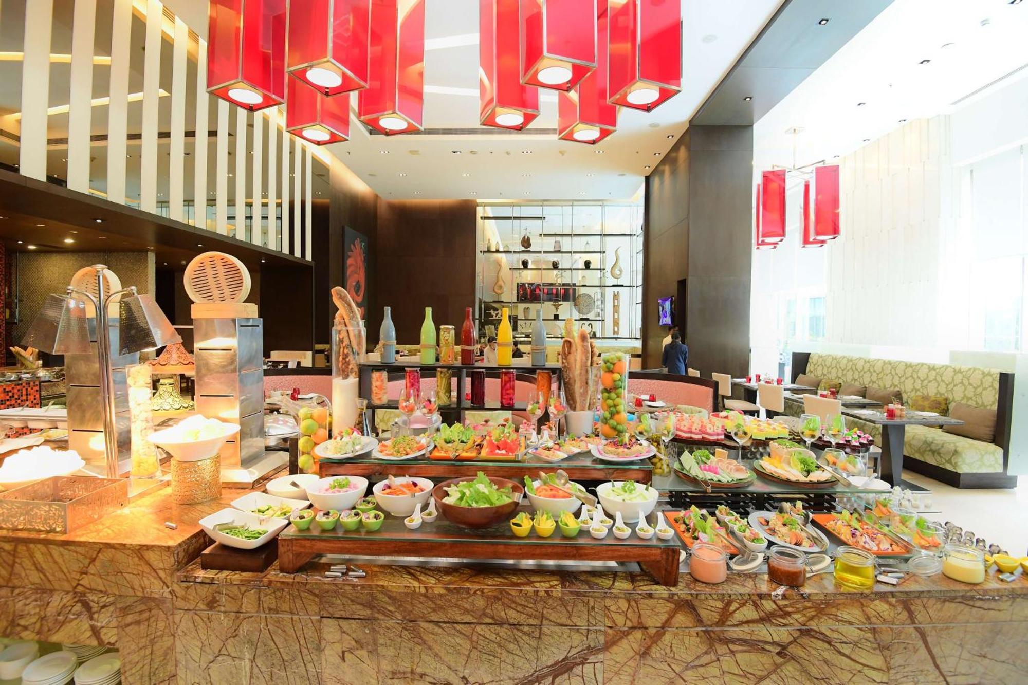 Radisson Blu Hotel Guwahati Dış mekan fotoğraf A salad bar