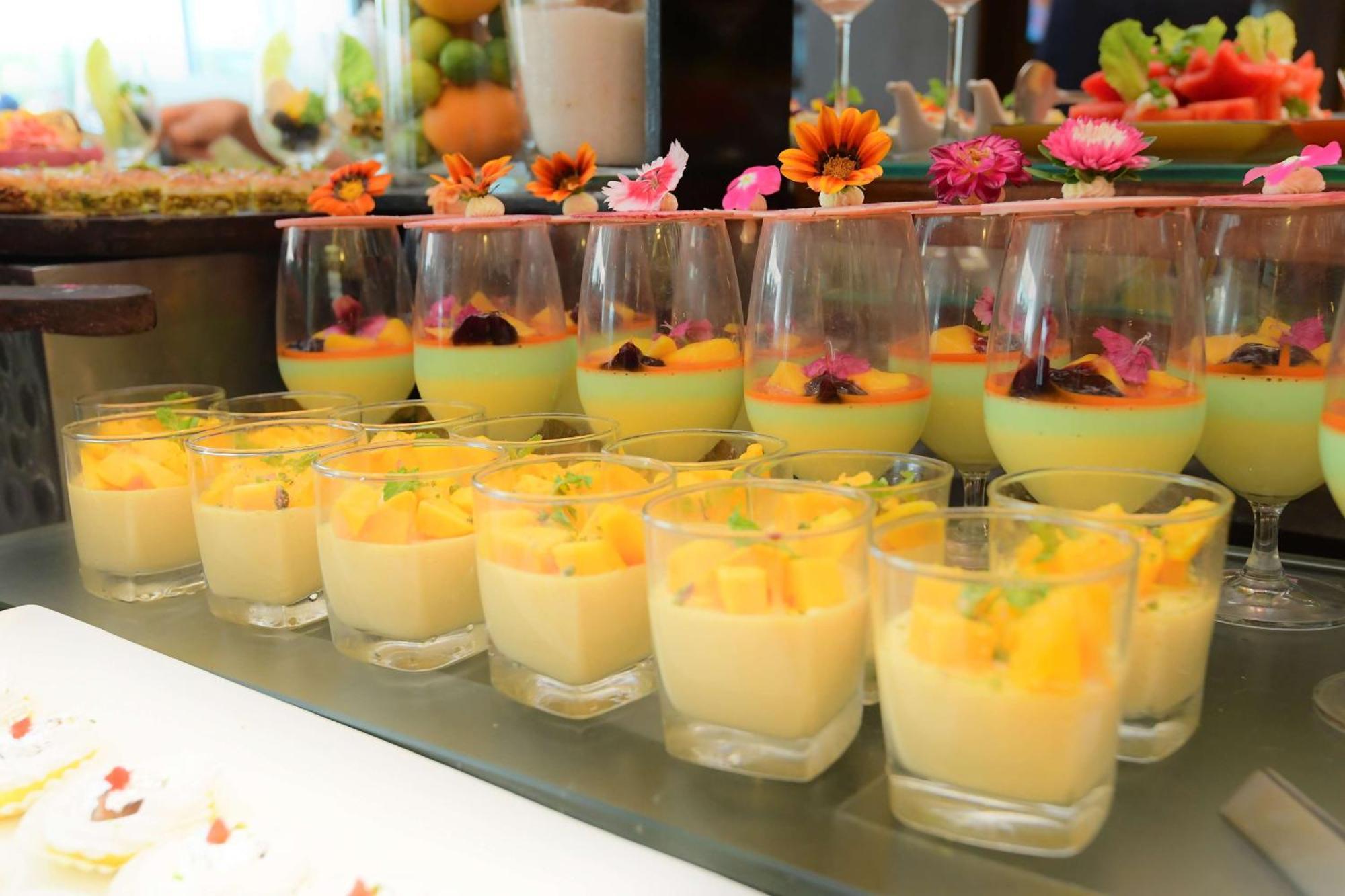 Radisson Blu Hotel Guwahati Dış mekan fotoğraf Mango pudding