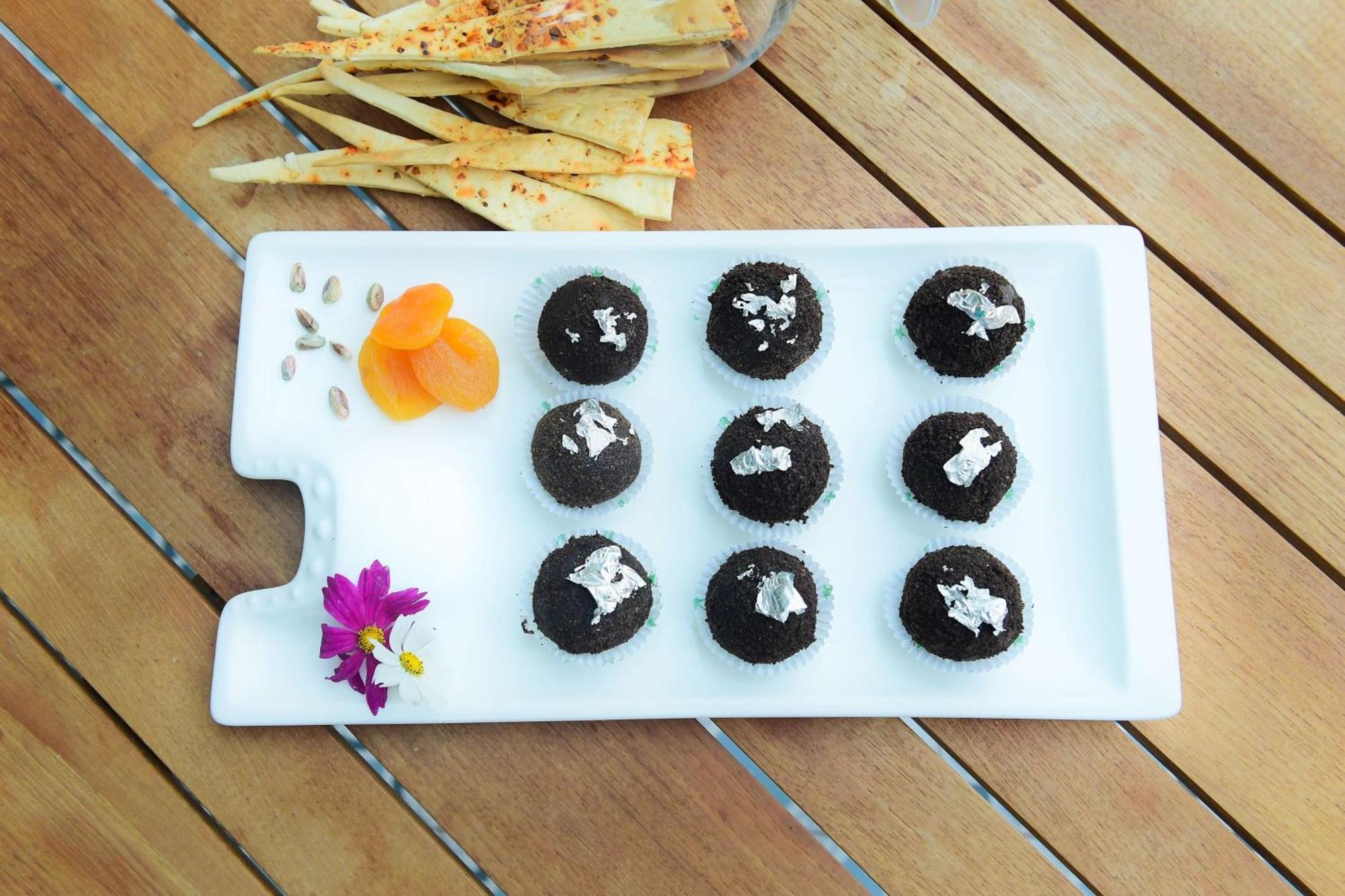 Radisson Blu Hotel Guwahati Dış mekan fotoğraf Chocolate truffles